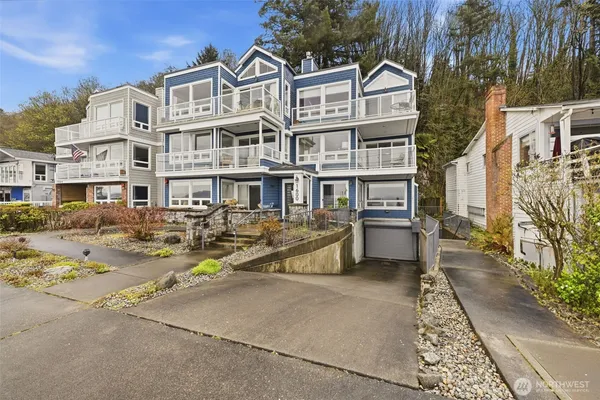 $905,000 | 1600 Alki Avenue Southwest, Unit 202, Seattle, WA 98116