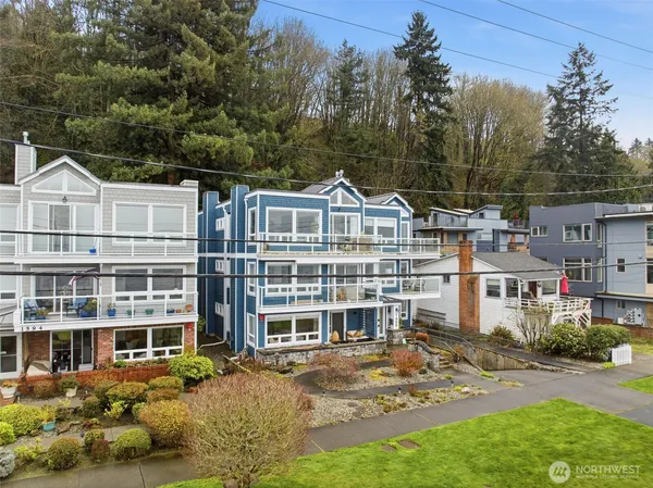 $905,000 | 1600 Alki Avenue Southwest, Unit 202, Seattle, WA 98116