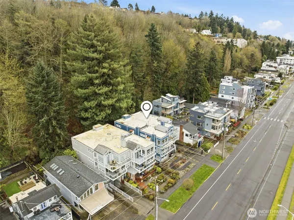$905,000 | 1600 Alki Avenue Southwest, Unit 202, Seattle, WA 98116