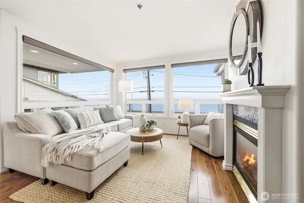 $905,000 | 1600 Alki Avenue Southwest, Unit 202, Seattle, WA 98116