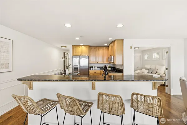 $905,000 | 1600 Alki Avenue Southwest, Unit 202, Seattle, WA 98116