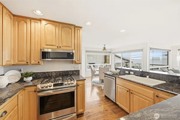 $905,000 | 1600 Alki Avenue Southwest, Unit 202, Seattle, WA 98116
