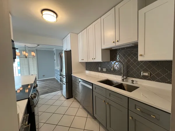 $3,600 | 70 West Huron Street, Unit 2008, Chicago, IL 60654