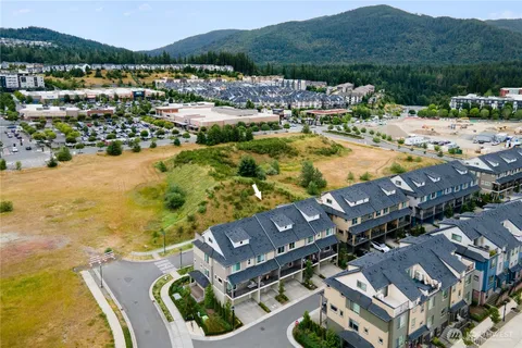 $1,225,000 | 1429 8th Avenue Northeast, Unit 8, Issaquah, WA 98029