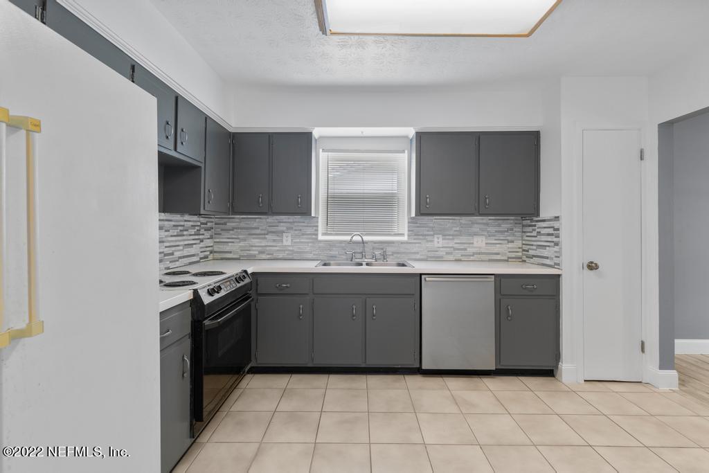 8267 Lone Star Road Jacksonville, FL 32211 - Photo 5 of 15 8267 Lone Star Rd-17