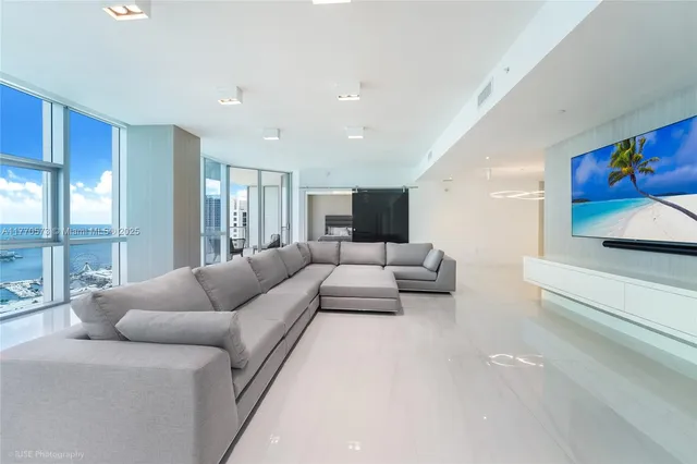 $16,000 | 851 Northeast 1st Avenue, Unit 3805, Miami, FL 33132