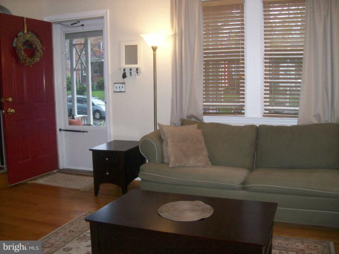 8 Murdock Road Baltimore, MD 21212 - Photo 8 of 24 a living room with furniture and a window