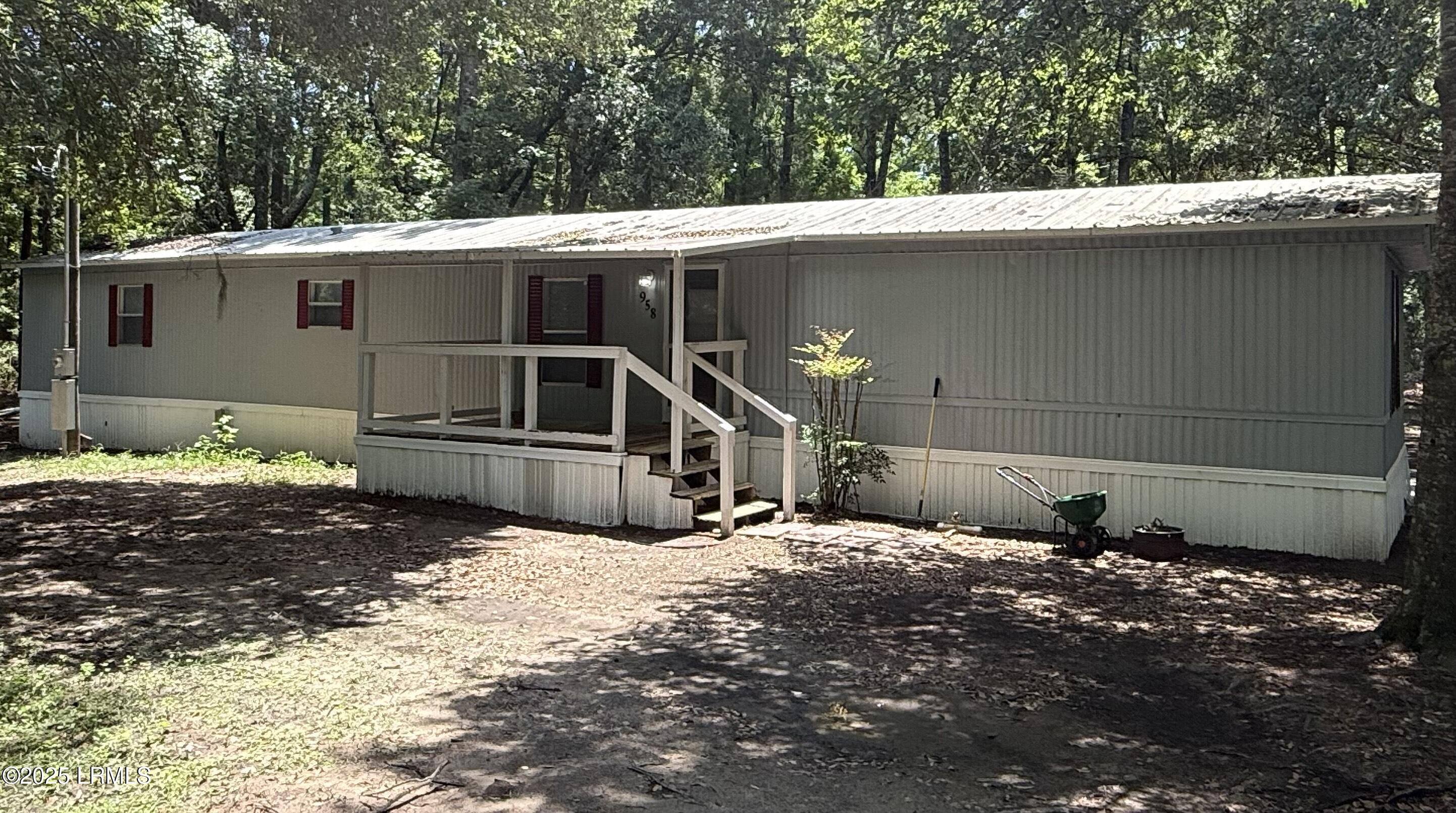 958 Sams Point Road Beaufort, SC 29907 - Photo 1 of 16 IMG_0081