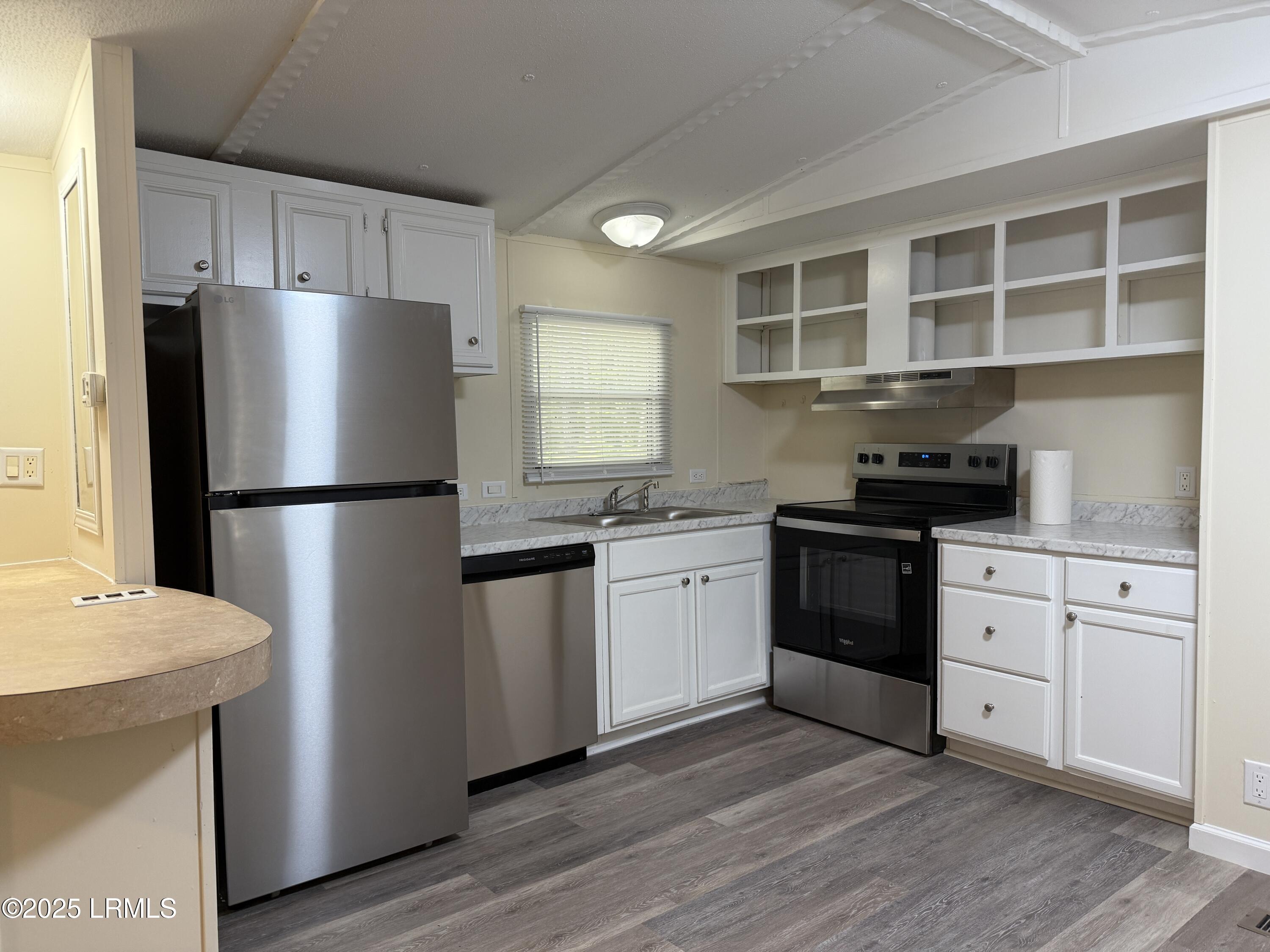 958 Sams Point Road Beaufort, SC 29907 - Photo 5 of 16 IMG_0122