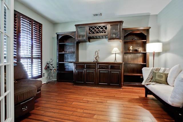 6352 Rolling Hill Road The Colony, TX 75056 - Photo 5 of 23 a living room with furniture