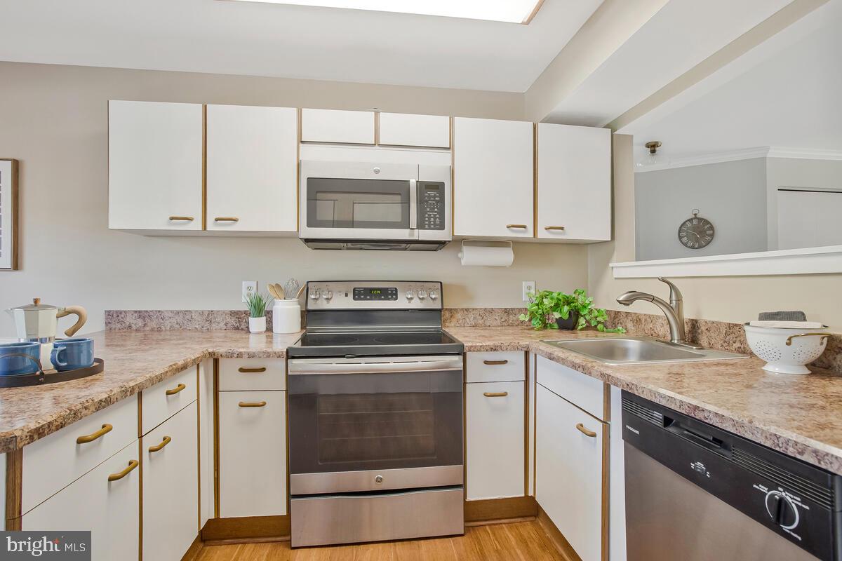 7002 Channel Village Court, Unit 101 Annapolis, MD 21403 - Photo 8 of 48 Kitchen