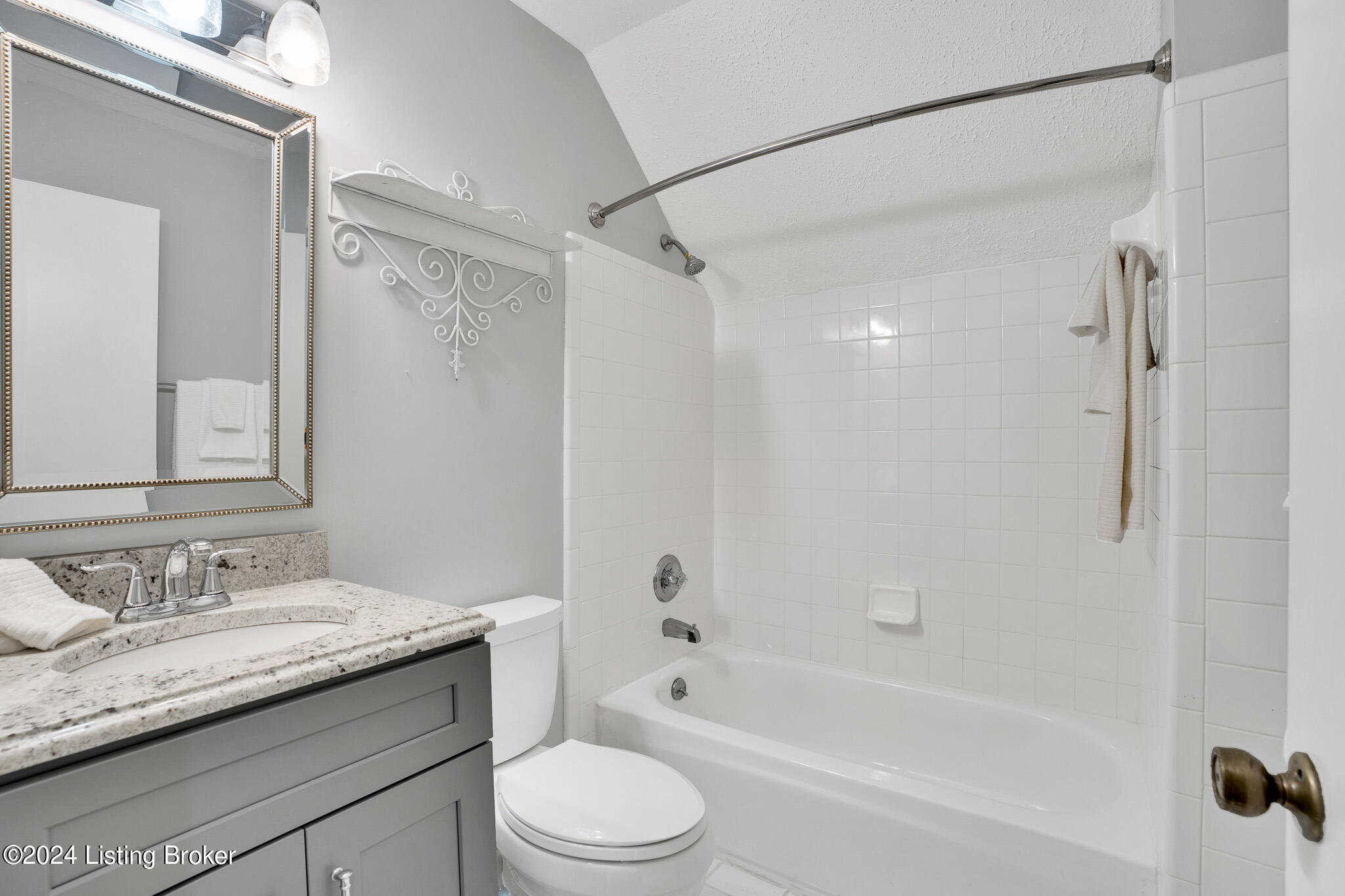 7210 Edcoe Road Louisville, KY 40228 - Photo 29 of 61 DSC03070