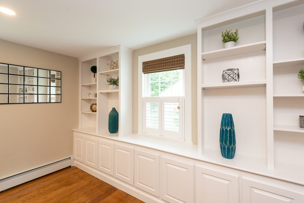 12 Moran Road Lynnfield, MA 01940 - Photo 14 of 42 a kitchen with a window and mirror