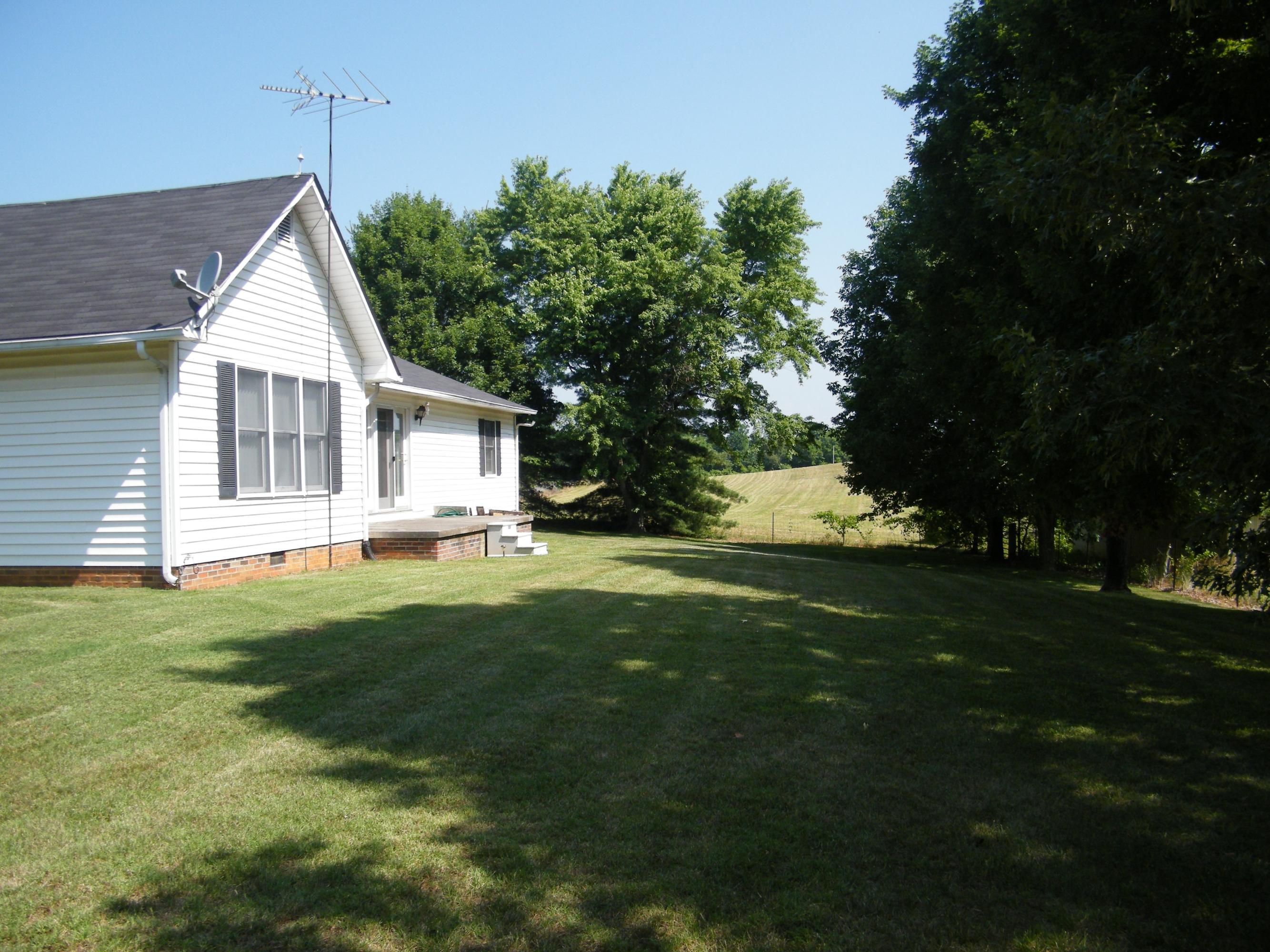 536 Bruner Road Strawberry Plains, TN 37871 - Photo 4 of 14 DSCF0344