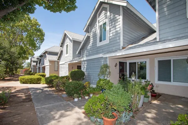 $649,000 | 13815 Johannesberg Drive, Unit 7, Poway, CA 92064