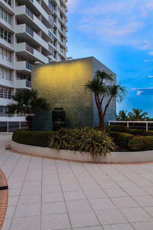 100 Lincoln Road, Unit 943 Miami Beach, FL 33139 - Photo 3 of 56 a view of a terrace