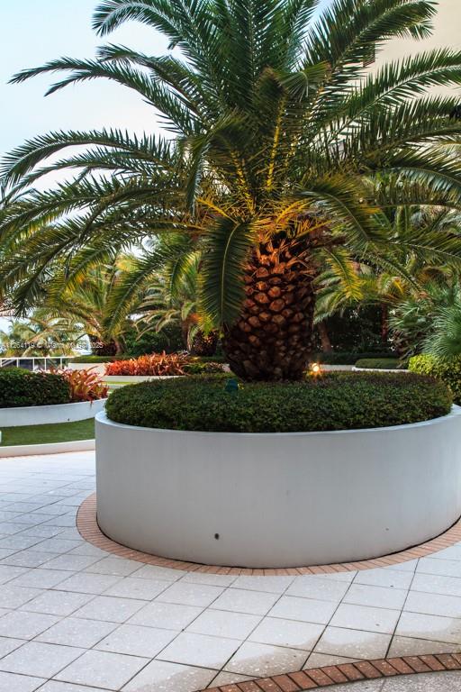 100 Lincoln Road, Unit 943 Miami Beach, FL 33139 - Photo 5 of 56 a view of swimming pool from a balcony