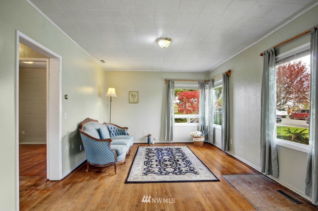 1110 Rockefeller Avenue Everett, WA 98201 - Photo 2 of 10 Gallery Image 2