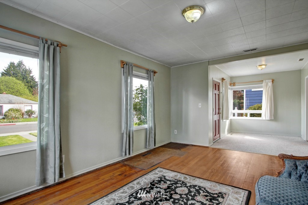 1110 Rockefeller Avenue Everett, WA 98201 - Photo 3 of 10 Gallery Image 3