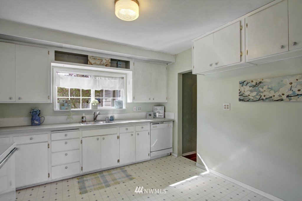 1110 Rockefeller Avenue Everett, WA 98201 - Photo 4 of 10 Gallery Image 4