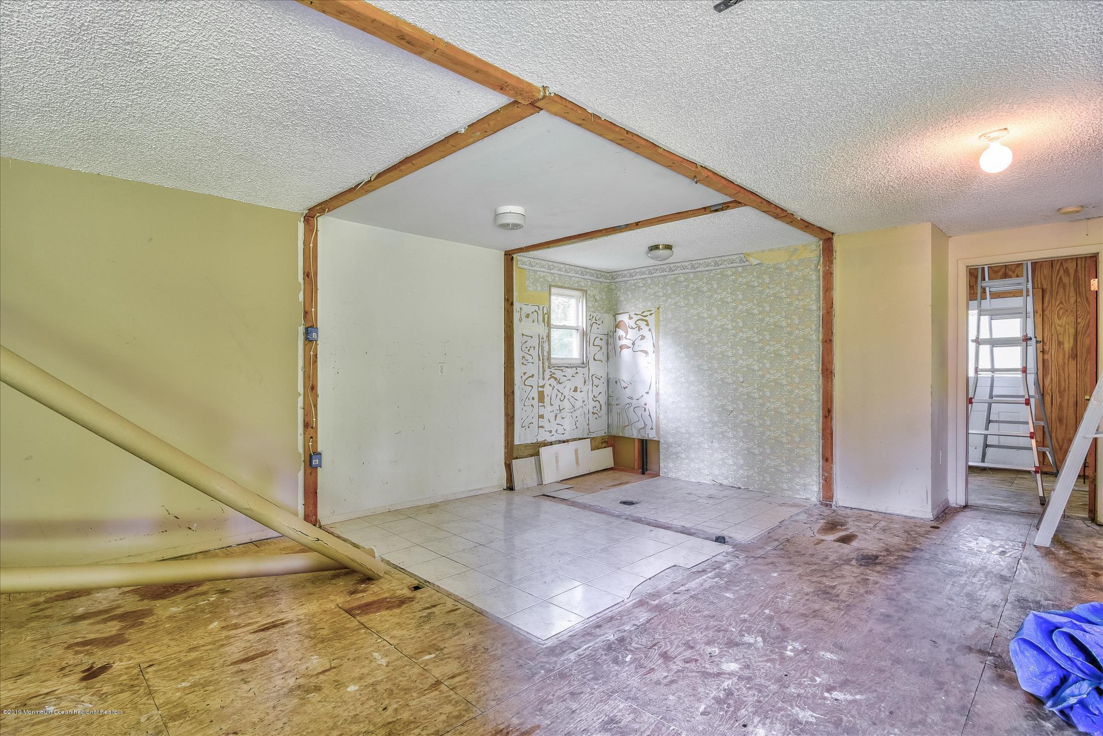 351 Pond Road Freehold, NJ 07728 - Photo 29 of 32 Interior cottage