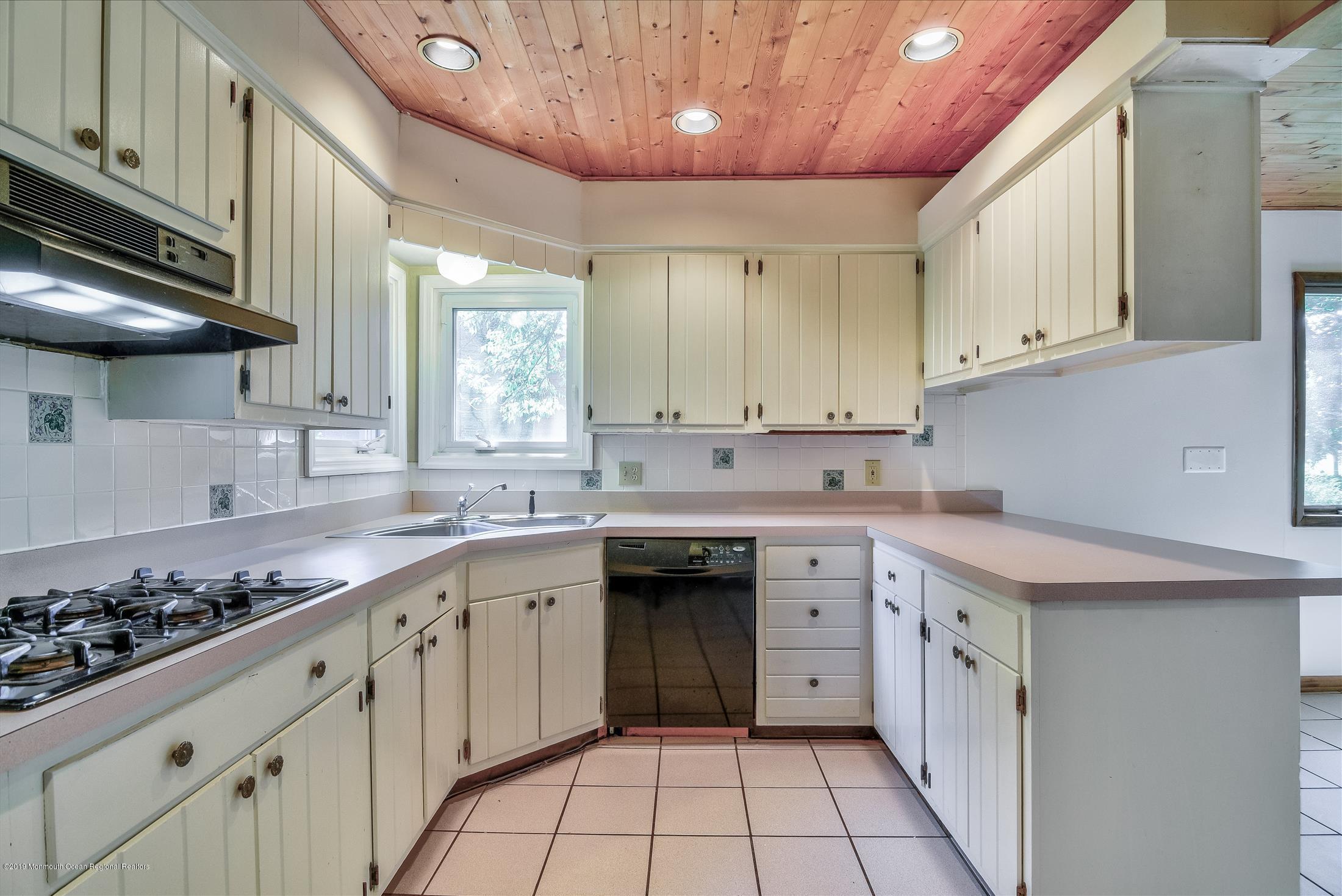 351 Pond Road Freehold, NJ 07728 - Photo 10 of 32 Recessed Lts