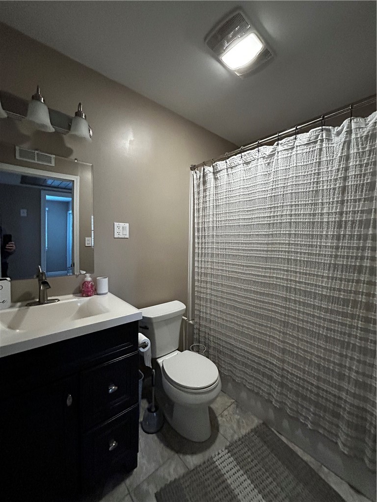 114 Mapleleaf Drive Catlin, IL 61817 - Photo 27 of 33 2nd Bathroom