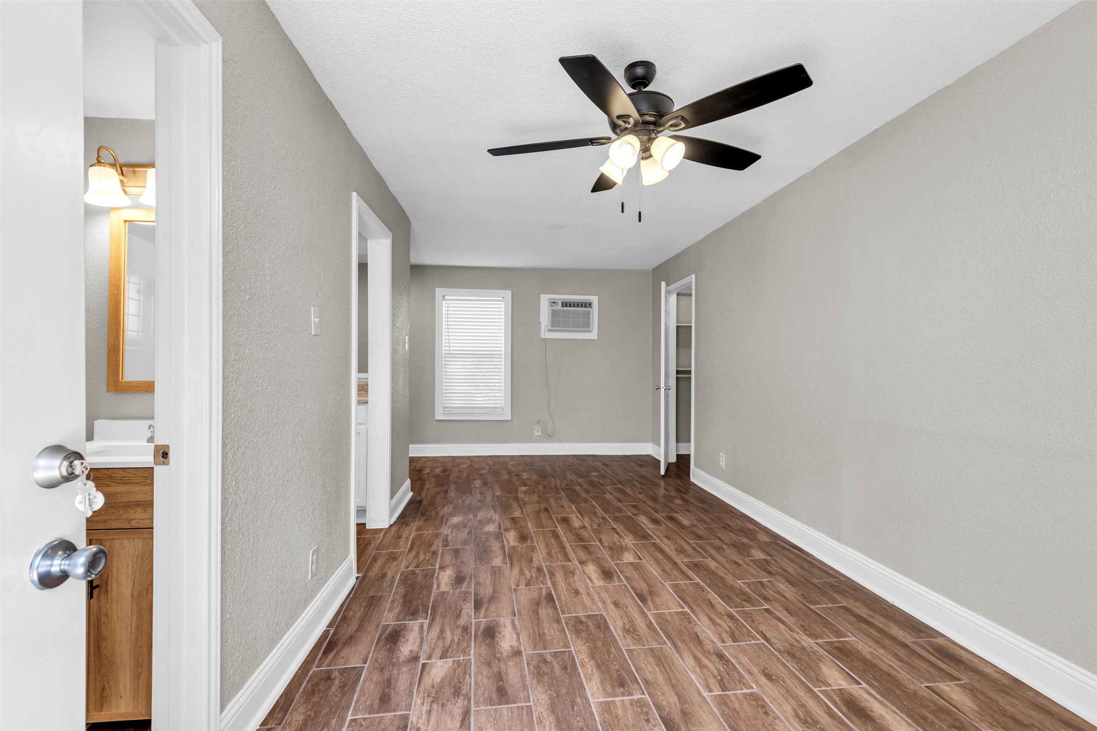 1423 Hawthorne Street, Unit 2 Houston, TX 77006 - Photo 2 of 22