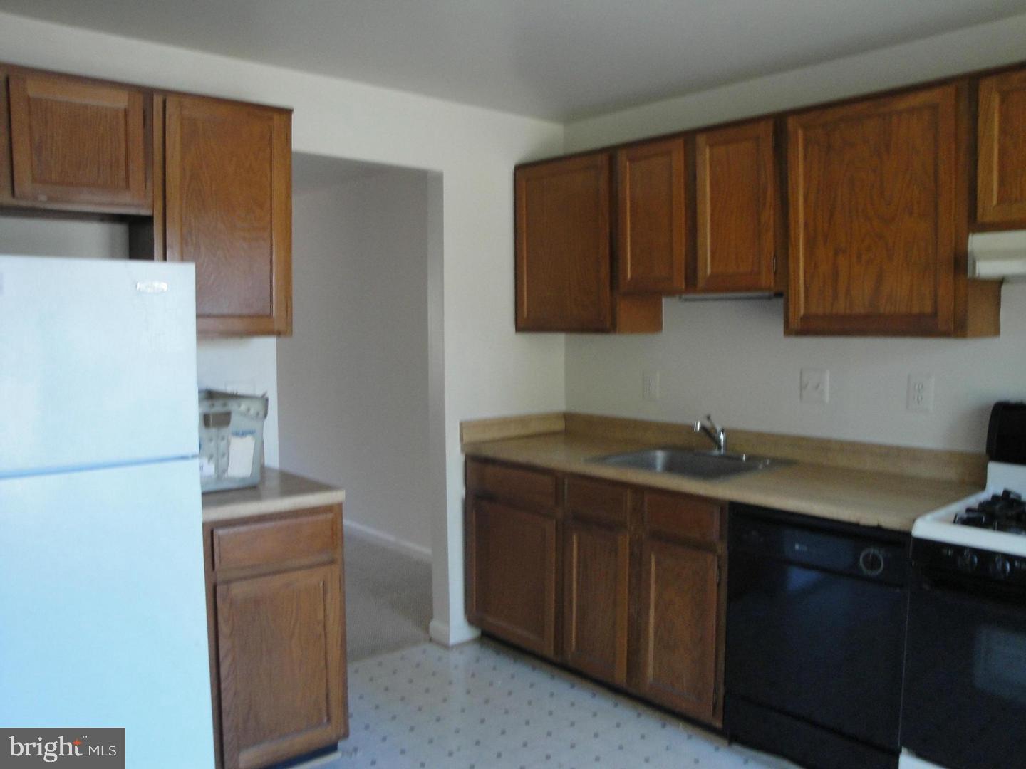 8029 Edinburgh Drive Springfield, VA 22153 - Photo 3 of 24