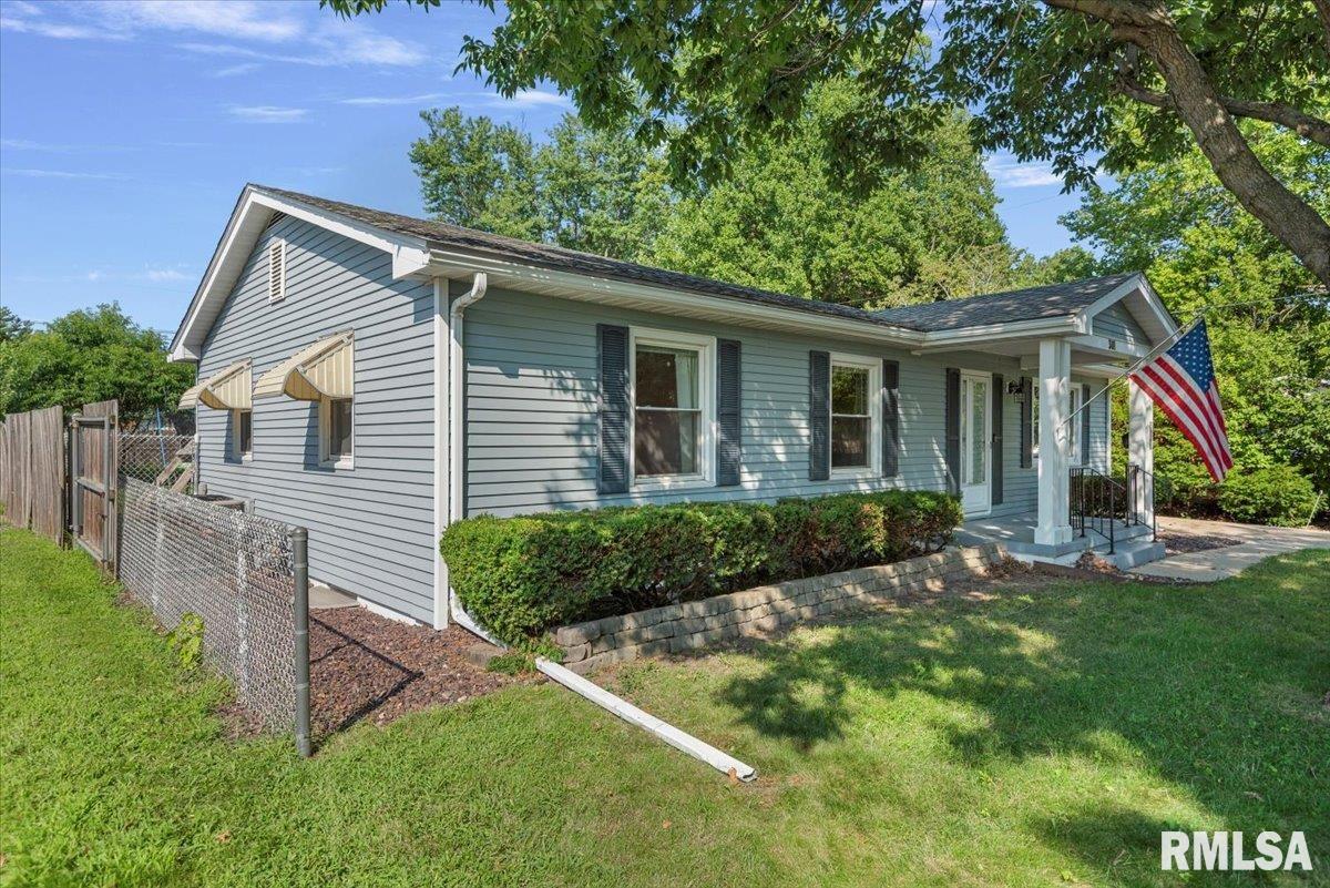301 Collier Drive Springfield, IL 62704 - Photo 3 of 31
