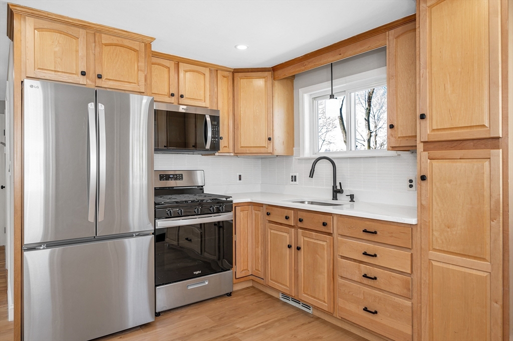 101 Everett Street Lawrence, MA 01843 - Photo 11 of 34