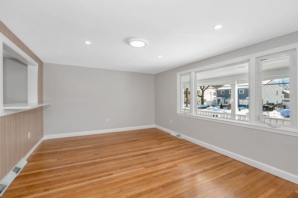 101 Everett Street Lawrence, MA 01843 - Photo 6 of 34