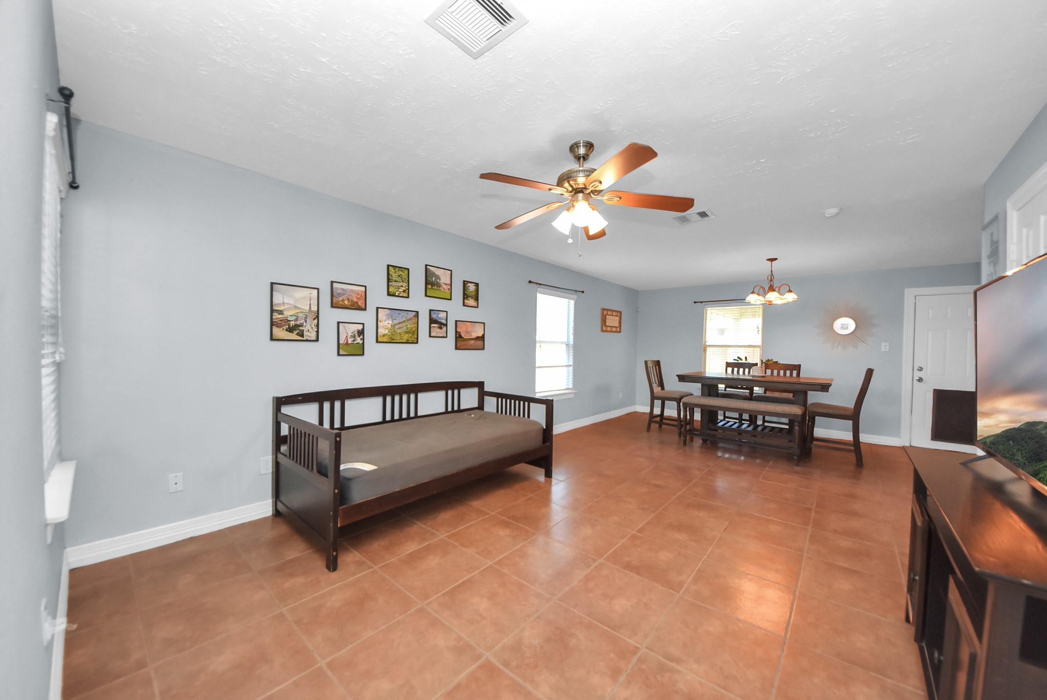 201 South Native Lane Houston, TX 77022 - Photo 4 of 34