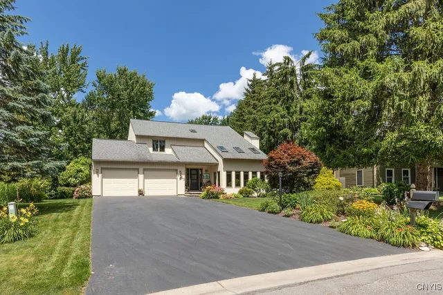 $374,900 | 6302 Yulewood Circle, Cicero, NY 13039