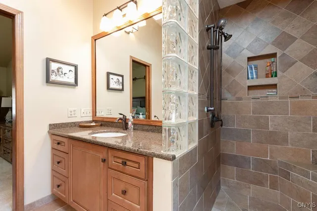 $402,000 | 6302 Yulewood Circle, Cicero, NY 13039