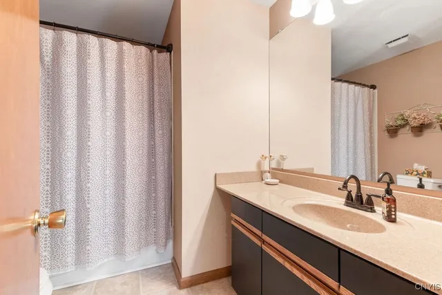 $402,000 | 6302 Yulewood Circle, Cicero, NY 13039