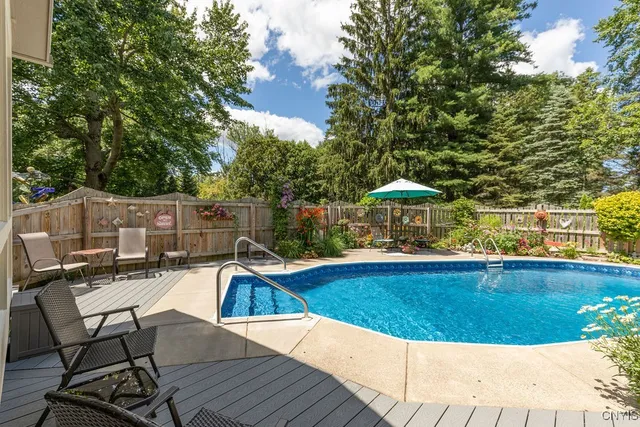 $402,000 | 6302 Yulewood Circle, Cicero, NY 13039