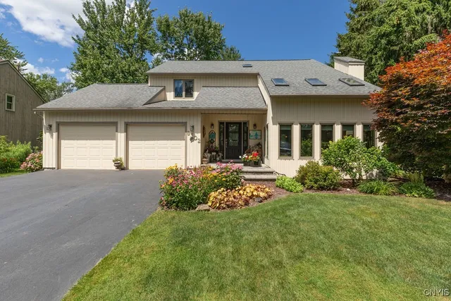 $402,000 | 6302 Yulewood Circle, Cicero, NY 13039