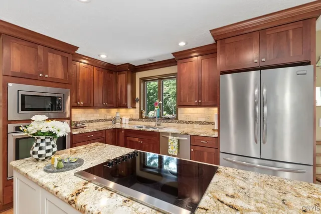 $402,000 | 6302 Yulewood Circle, Cicero, NY 13039