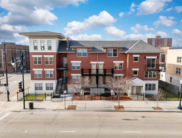 $379,000 | 222 South Western Avenue, Unit B, Chicago, IL 60612