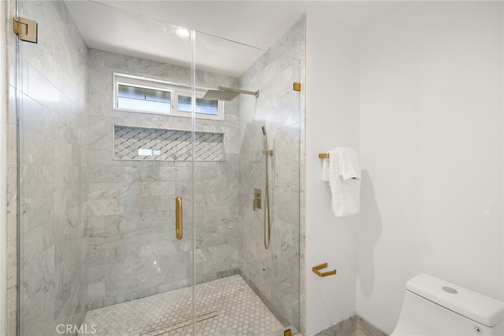 522 Calle Cuadra San Clemente, CA 92673 - Photo 23 of 37 a bathroom with a shower