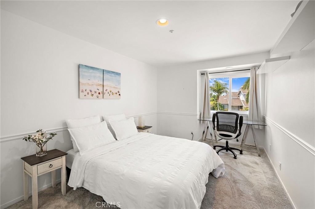 522 Calle Cuadra San Clemente, CA 92673 - Photo 24 of 37 a bedroom with a bed and a desk