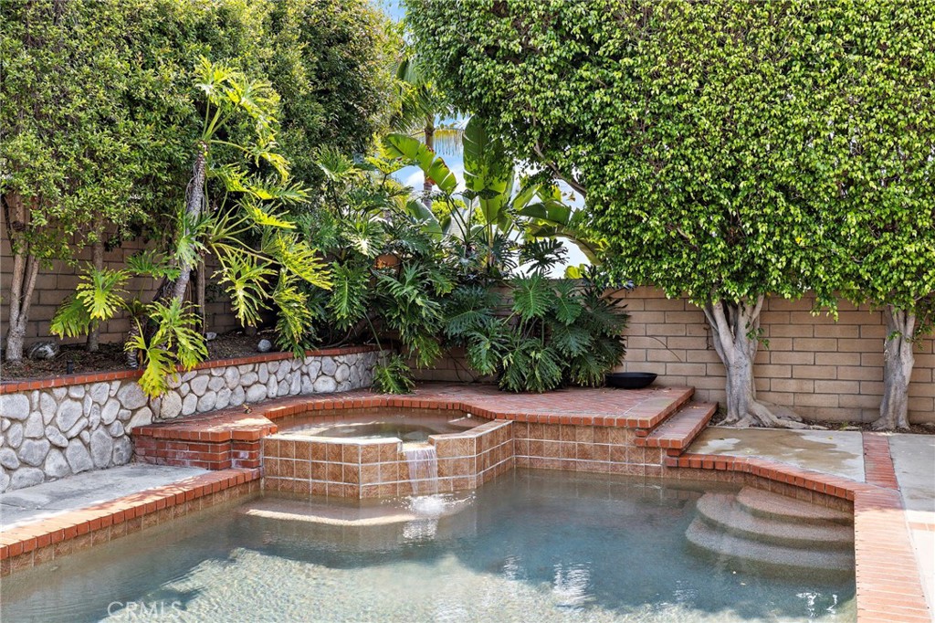 522 Calle Cuadra San Clemente, CA 92673 - Photo 7 of 37 a view of a backyard of the house