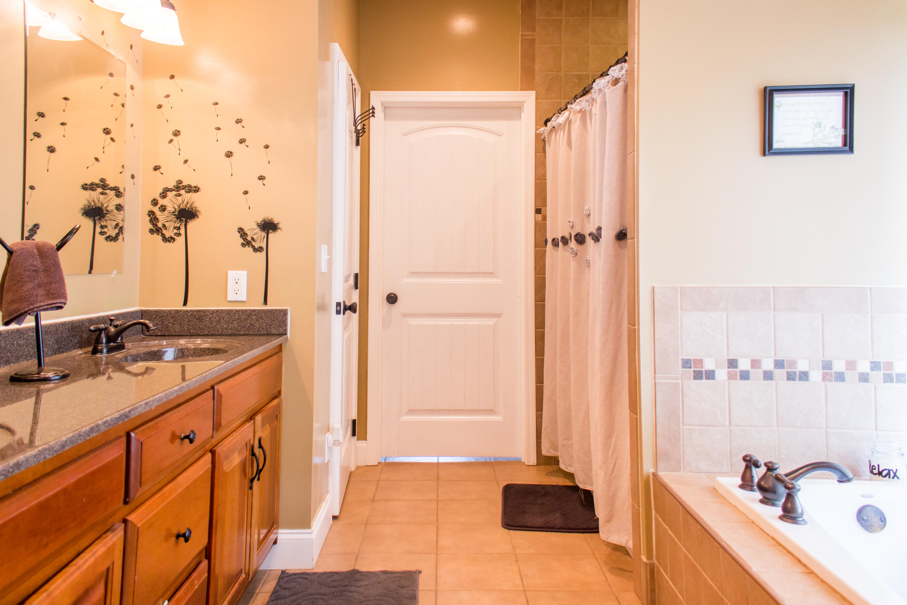 230 Ranch Road Loudon, TN 37774 - Photo 17 of 39 Master bath