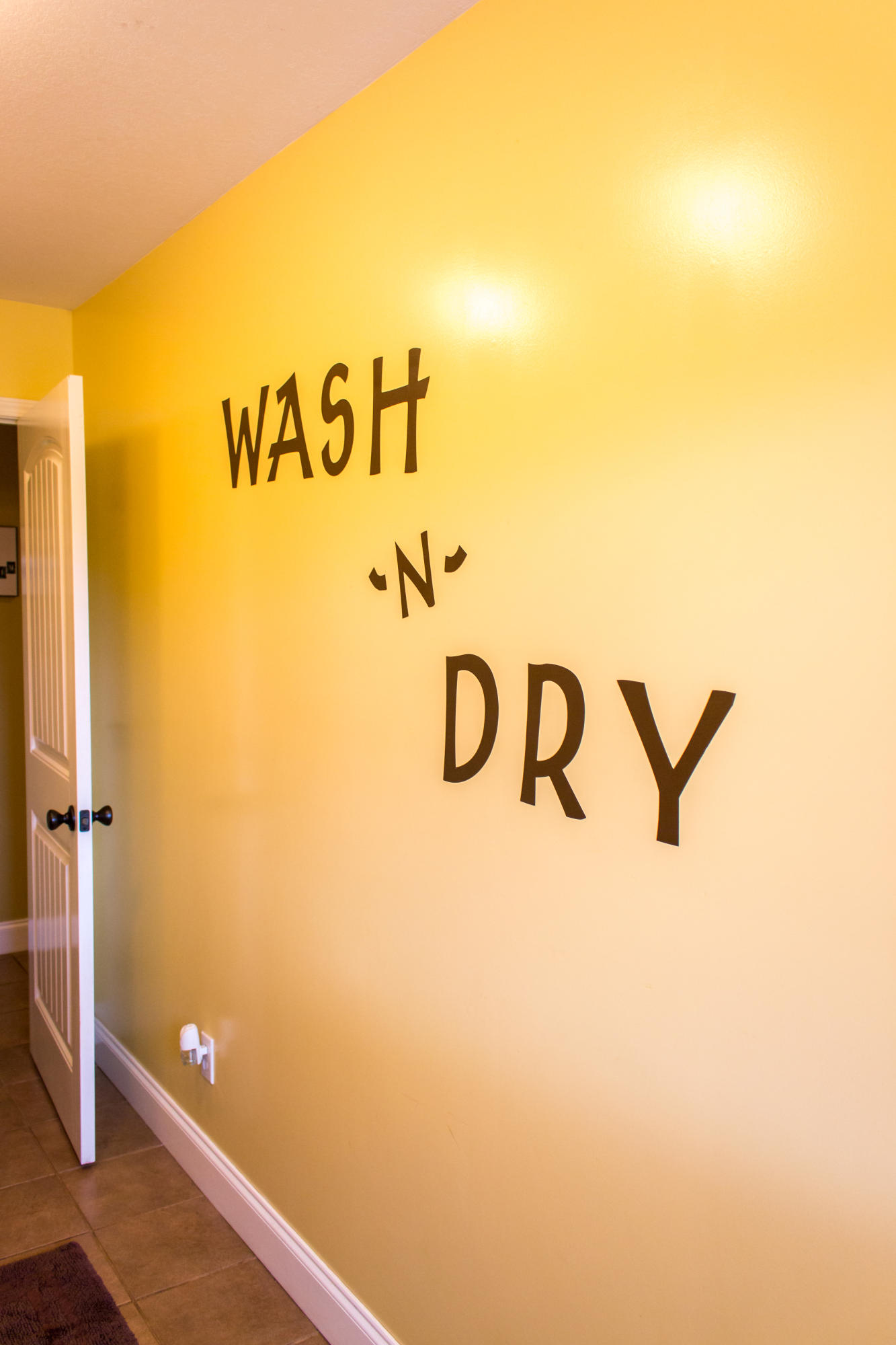 230 Ranch Road Loudon, TN 37774 - Photo 30 of 39 Laundry- main level