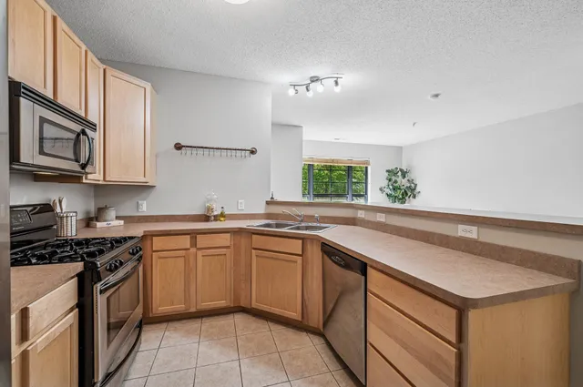 $299,900 | 820 Emerald Street Southeast, Unit 110, St. Paul, MN 55114