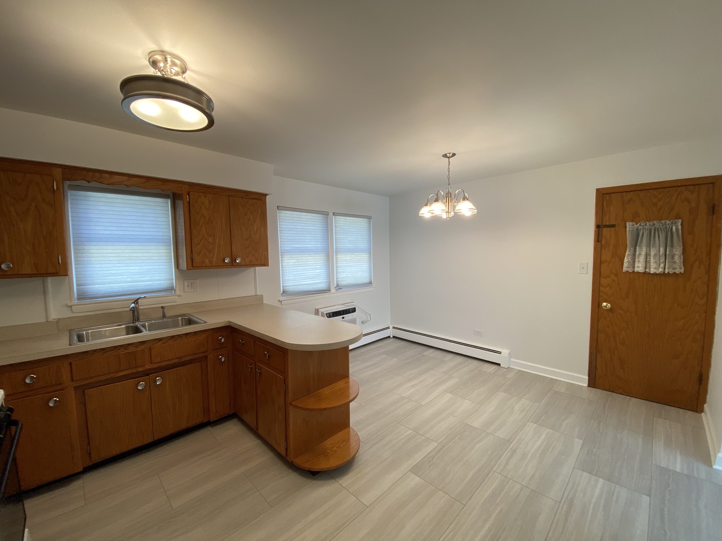 3146 Ridgeland Avenue, Unit 3W Berwyn, IL 60402 - Photo 12 of 16 a spacious bathroom with a granite countertop sink a mirror and a