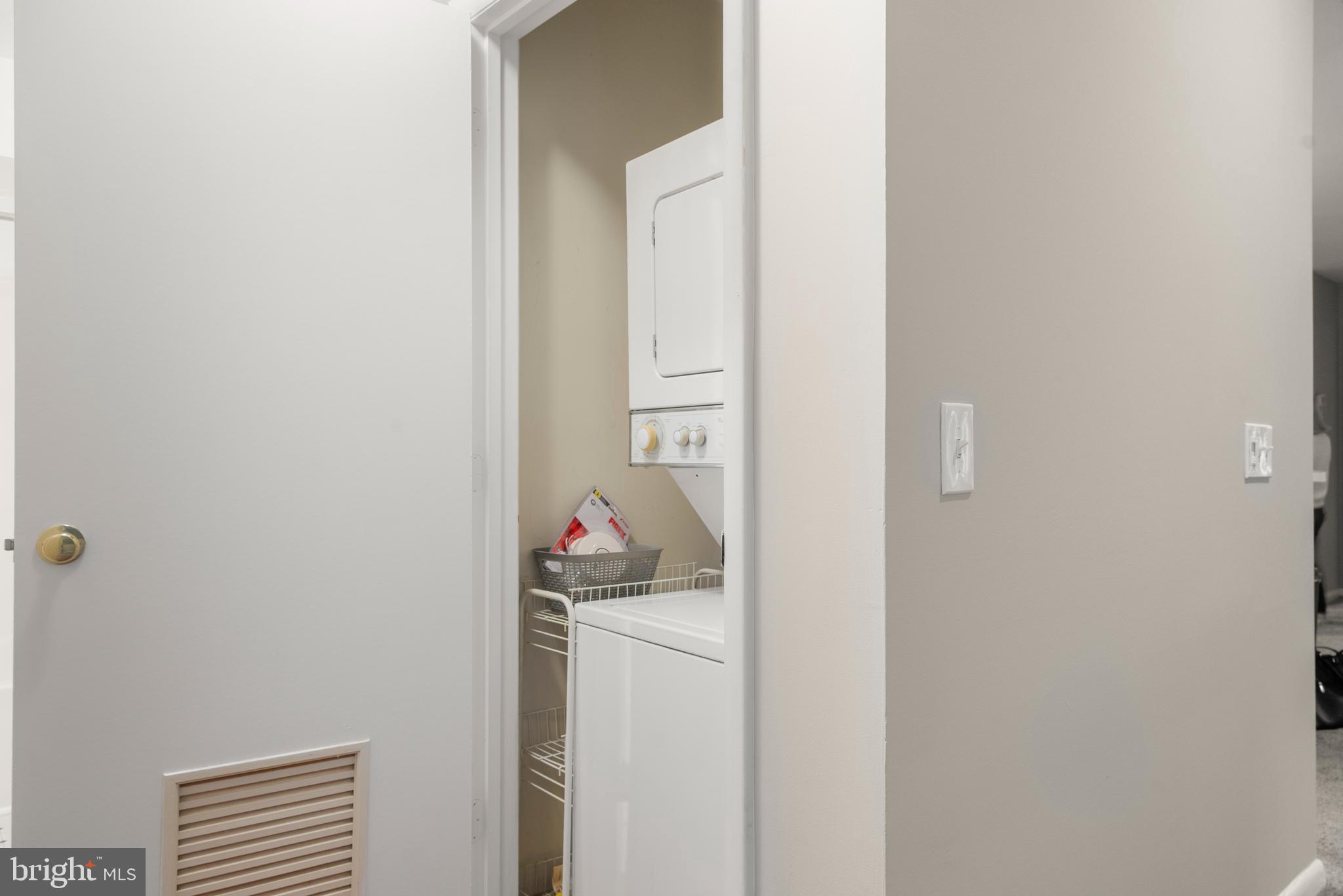 10 L Amberstone Court, Unit L Annapolis, MD 21403 - Photo 6 of 25 a room with a door