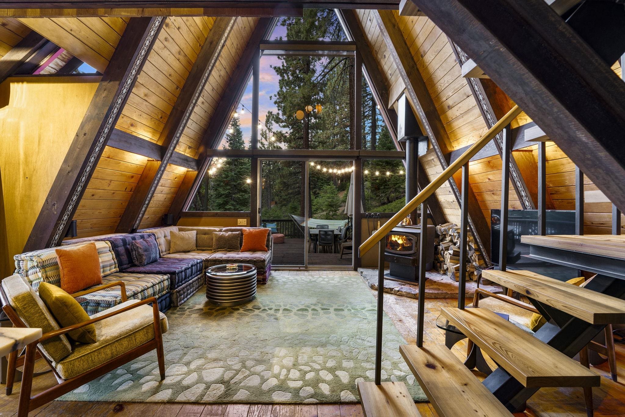 4285 Jeffrey Way Carnelian Bay, CA 96140 - Photo 4 of 21 a sitting area with furniture and a potted plant