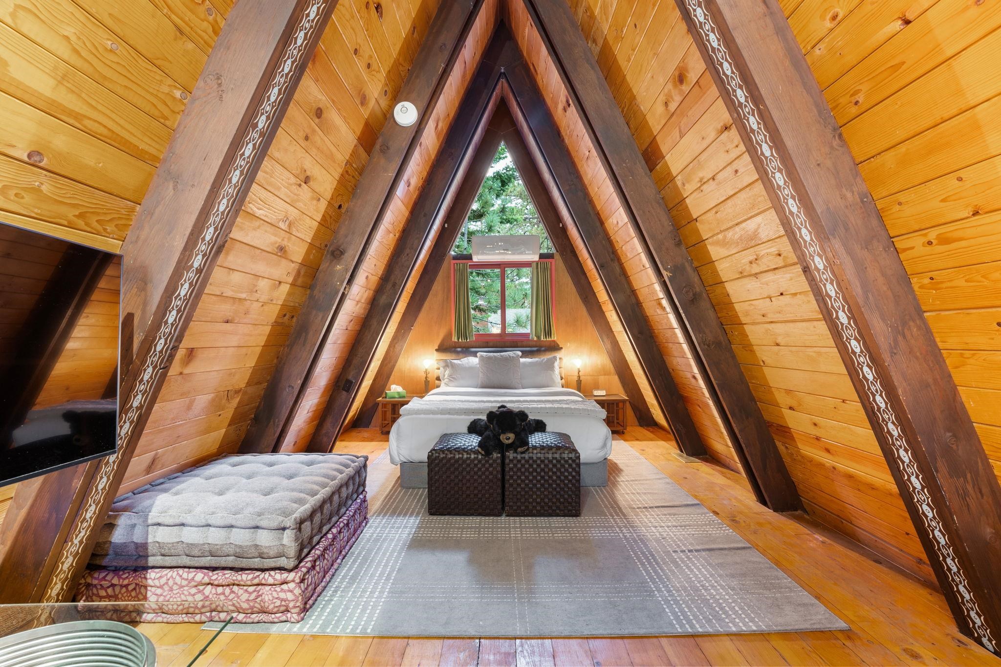 4285 Jeffrey Way Carnelian Bay, CA 96140 - Photo 10 of 21 a living room with furniture and a flat screen tv